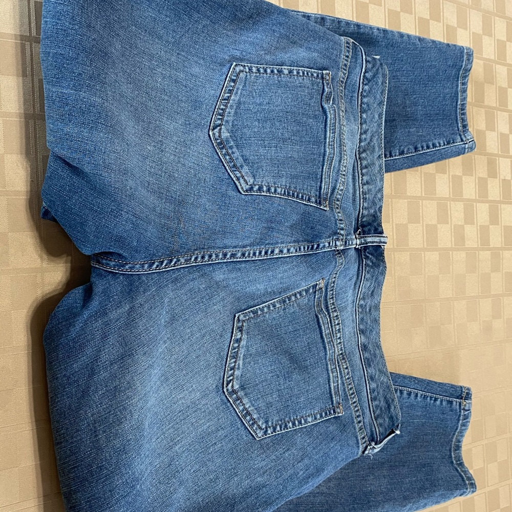 EUC women’s Torrid Jeans Size 31 (12) X 25.5 Denim Cropped‎ Distressed Mid Rise